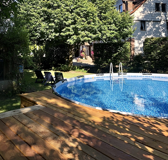 Unser Reiterhof mit großem Pool und Liegewiese